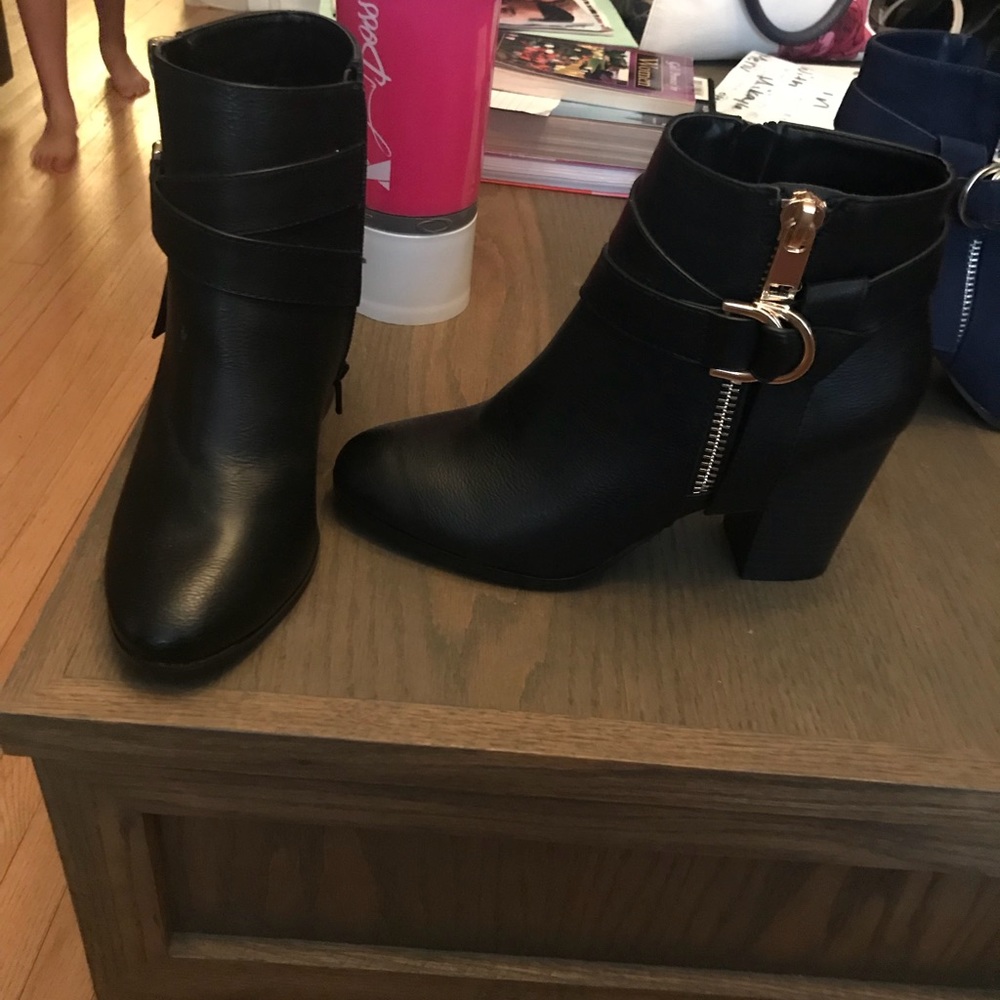 Navy blue booties, Black and Tan color